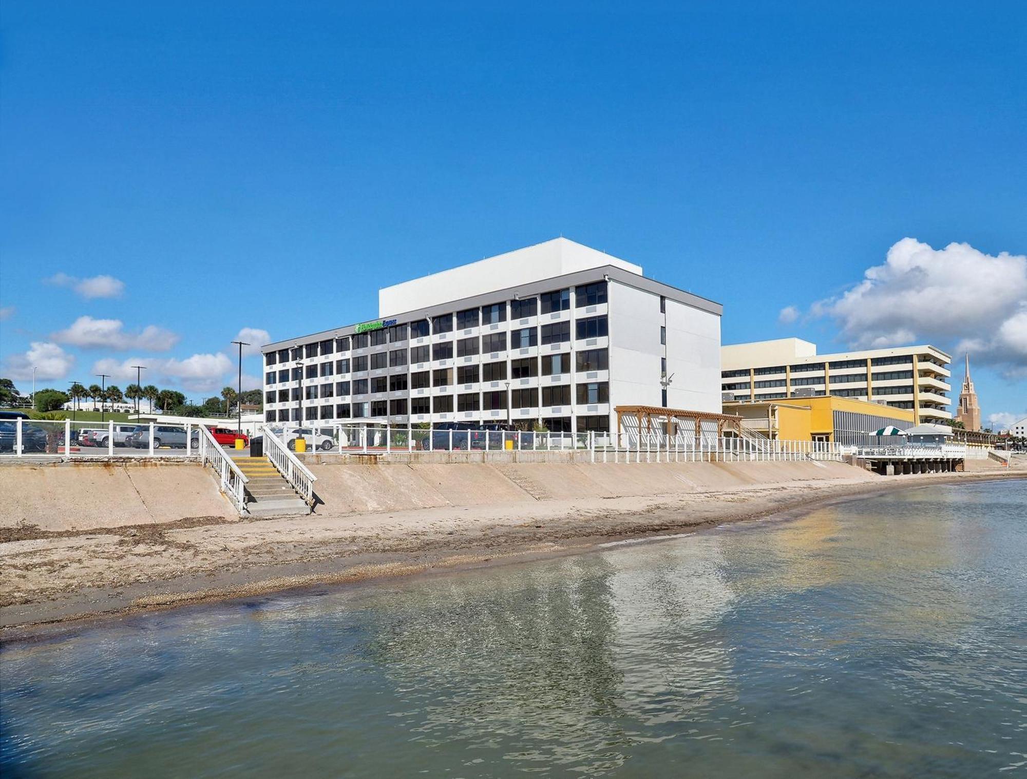 Holiday Inn Express Corpus Christi - Beachfront By Ihg Exterior foto